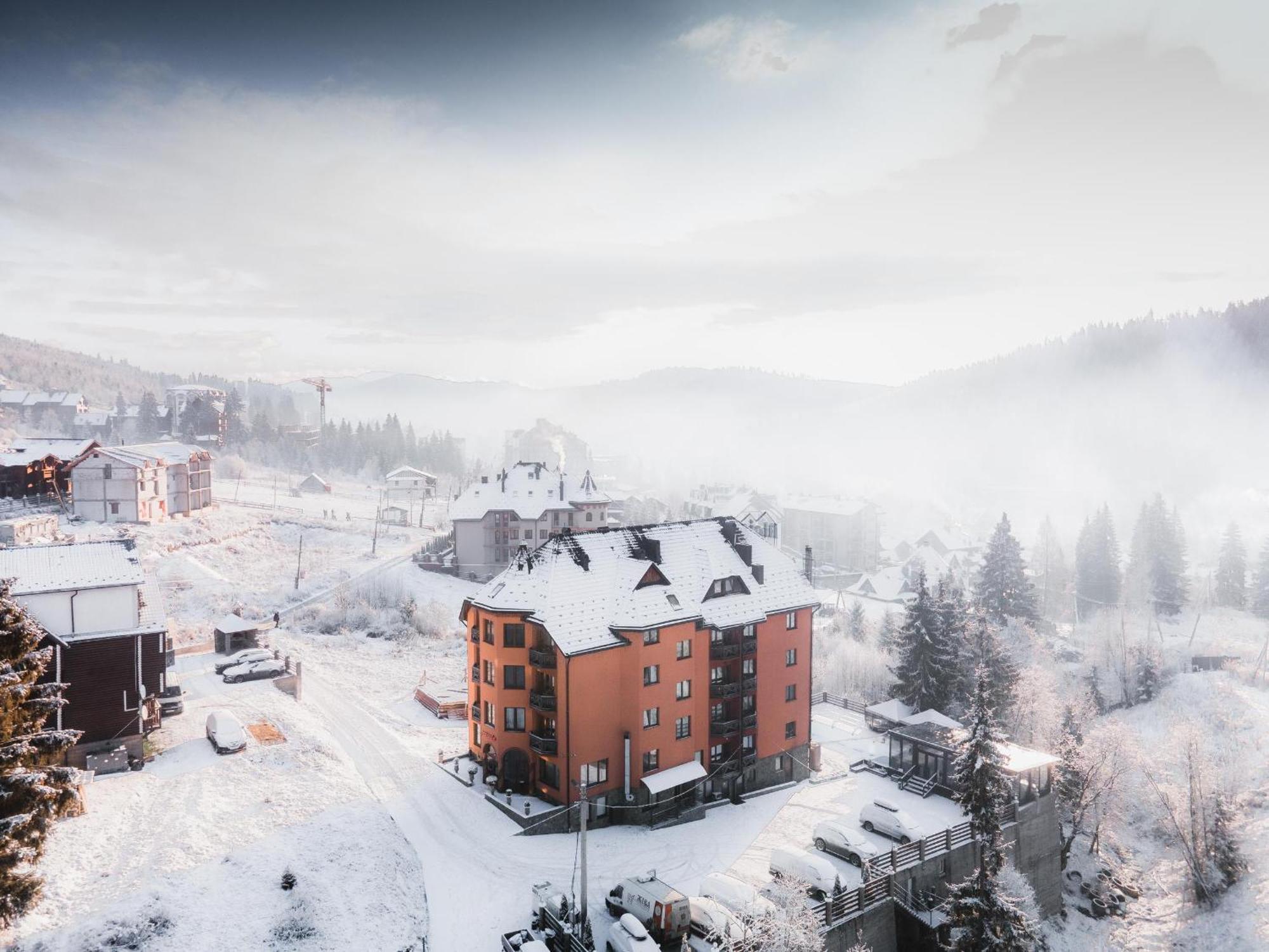 Alpin Hotel Bukovel Exterior photo